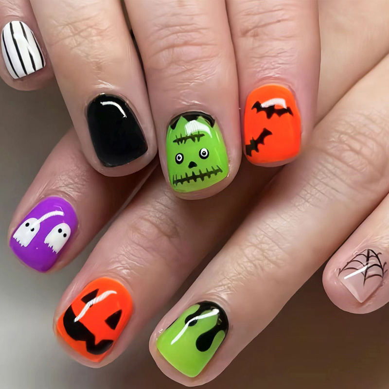 Halloween denevérek és pók webes hamis körmök